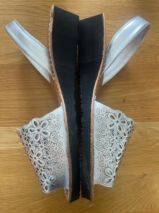 Women’s Silver Leather Wedge Sandals – Handmade Spanish Comfort  - SIZE 42